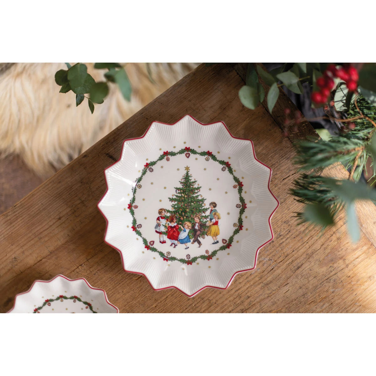 Villeroy And Boch 9.5" Toys Fantasy Bowl, Kids Dancing 4 Villeroy And Boch 9.5" Toys Fantasy Bowl, Kids Dancing - Image 2